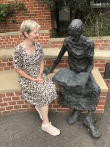 Cate talking with statue of Edmund of Abingdon